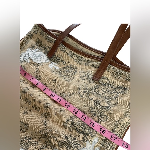 FREE PEOPLE Floral Embroidered Boho shoulder Bag|  Oversized |Beige |Vegan Trim - Picture 5 of 13